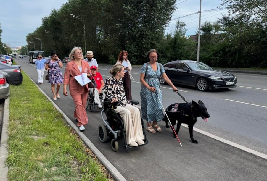 В Красноярске оценили доступность обновленной улицы Елены Стасовой для людей с ограниченными возможностями здоровья